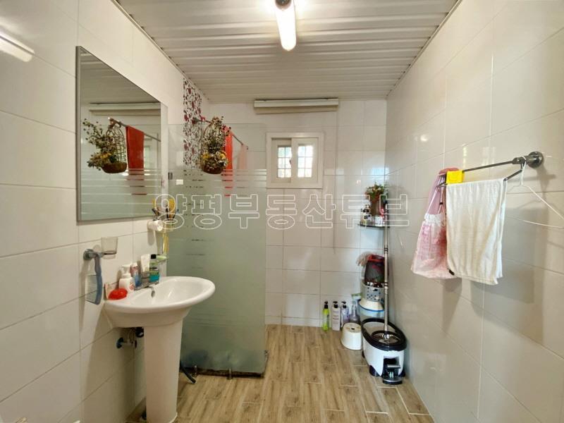 병풍처럼 펼쳐지는 아름다운 풍광을 바라보는 햇살 좋은 남향 집_6