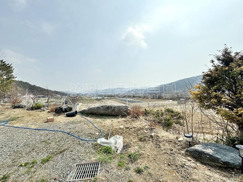 용문산 관광단지 입구 중요 도로 2차선변 터 넓은 근생건물_11