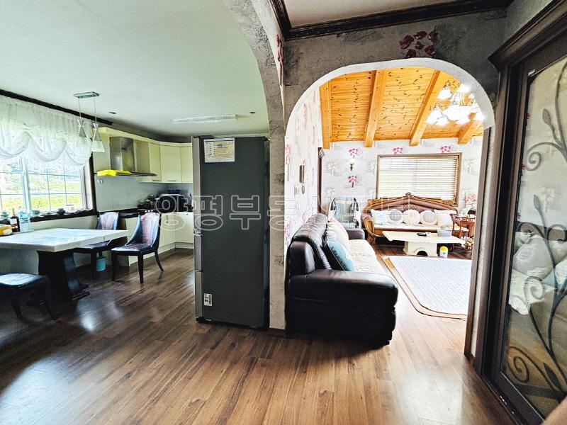 용문초등학교 인근 공도 접하여 땅넓고 정원 잘가꾸어진 예쁜 전원주택_9