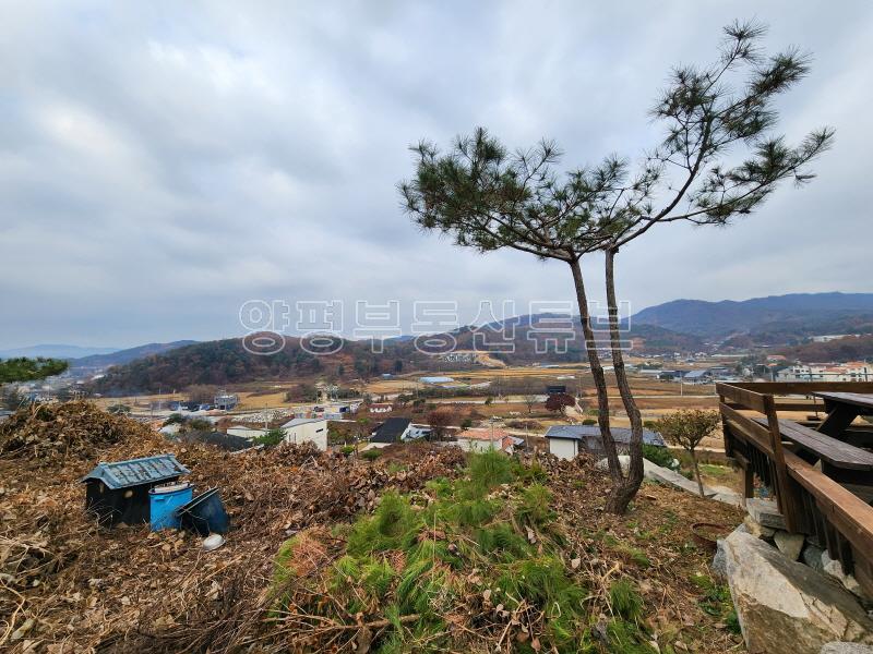 탁트인 영구 전망으로  아름다운 산능선을 바라보는 입지입니다_17