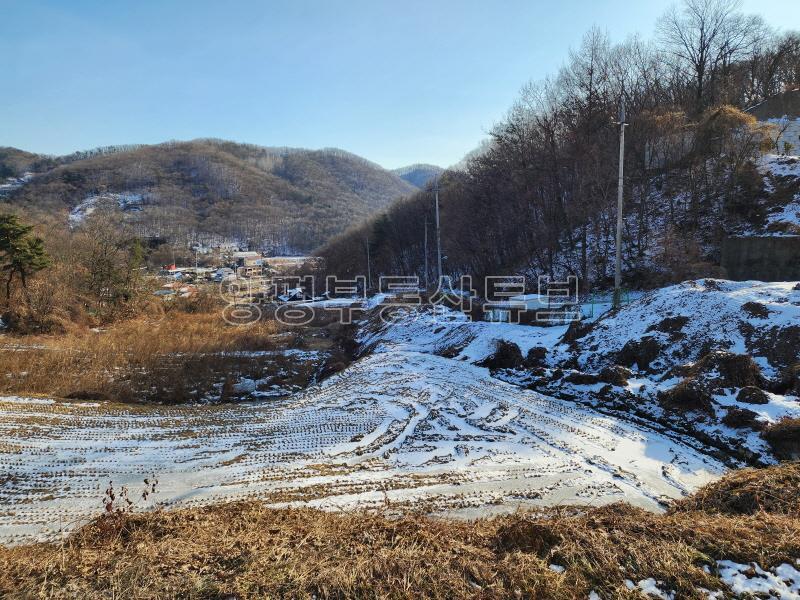 남향으로 탁트이고 완만한 경사에 구거와 접한 6번국도 접근성 좋은 토지_7