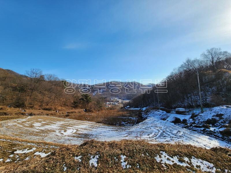 남향으로 탁트이고 완만한 경사에 구거와 접한 6번국도 접근성 좋은 토지_10