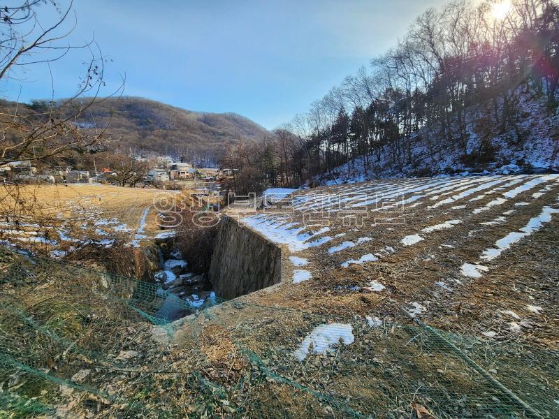 신원역에서 차량 5분 거리에 있으며, 도로있는 토지_9